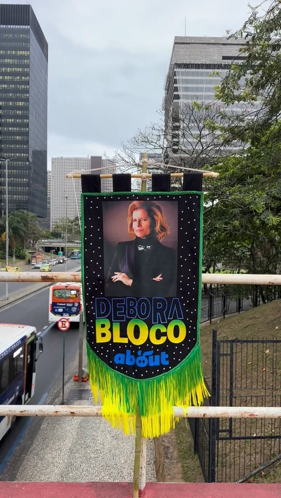 Prédio da TCA, de 'Vale Tudo', vira point no Rio e concetração do Odete Bloco — Foto: Reprodução/Instagram