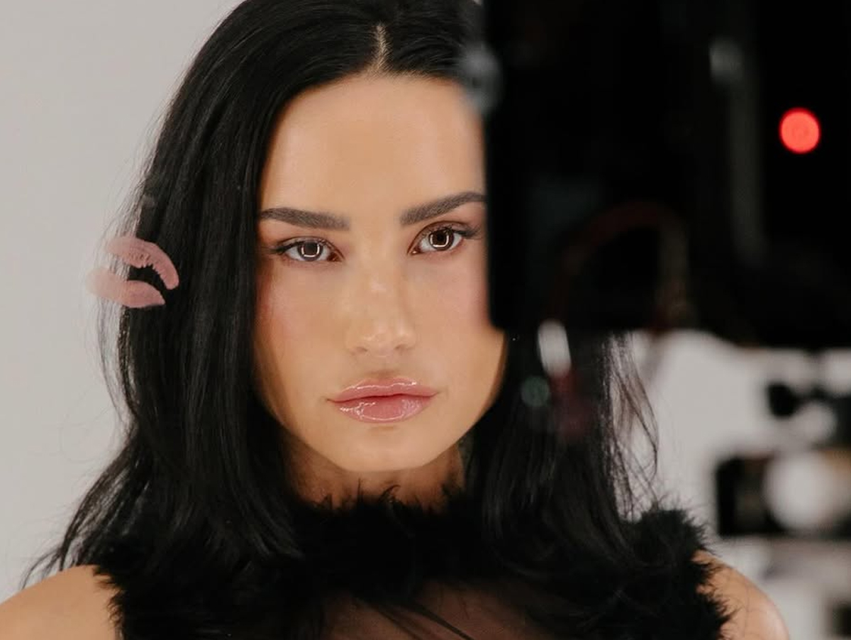 Demi Lovato anuncia novo single: "beijo por diversão, é divertido beijar"