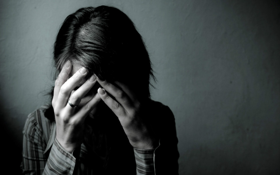 Metade dos jovens adultos sofreram sintomas de ansiedade, 'burnout', ataques de pânico ou depressão no último ano