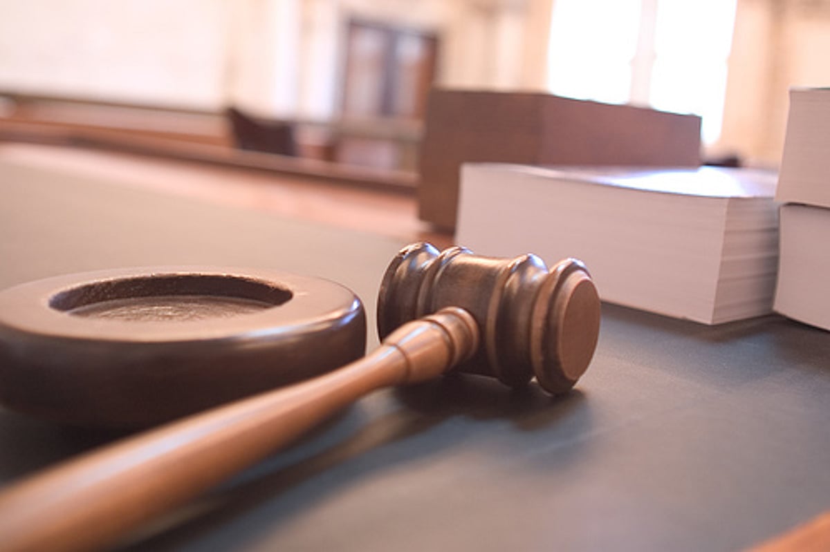Juiz na Albânia é abatido a tiro no tribunal pelo homem que estava a ser julgado