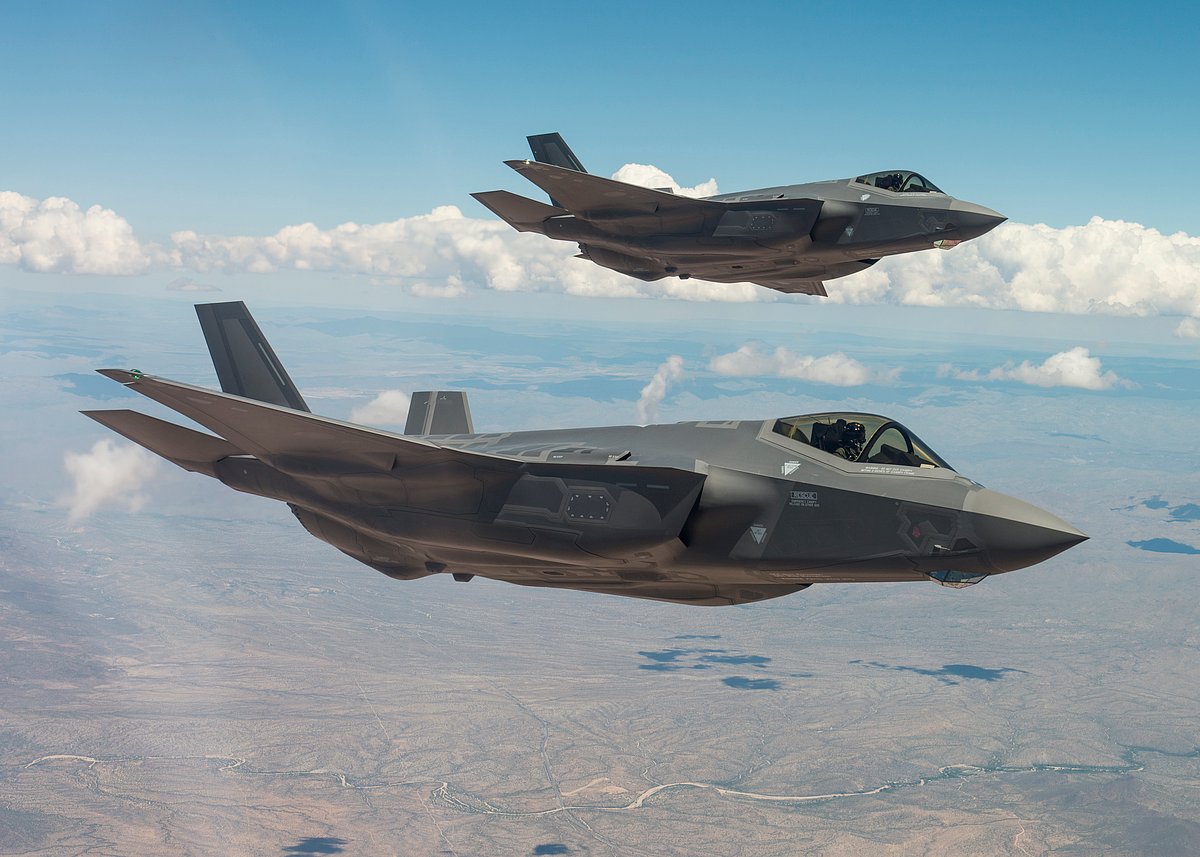 EUA propõem a Portugal reforço da aliança com compra de caças F-35 - Diário de Notícias