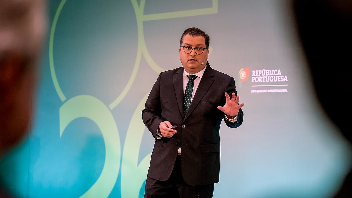 Estado levanta 800 milhões euros da almofada de segurança em 2025 e 2026 para abater dívida pública - Diário de Notícias