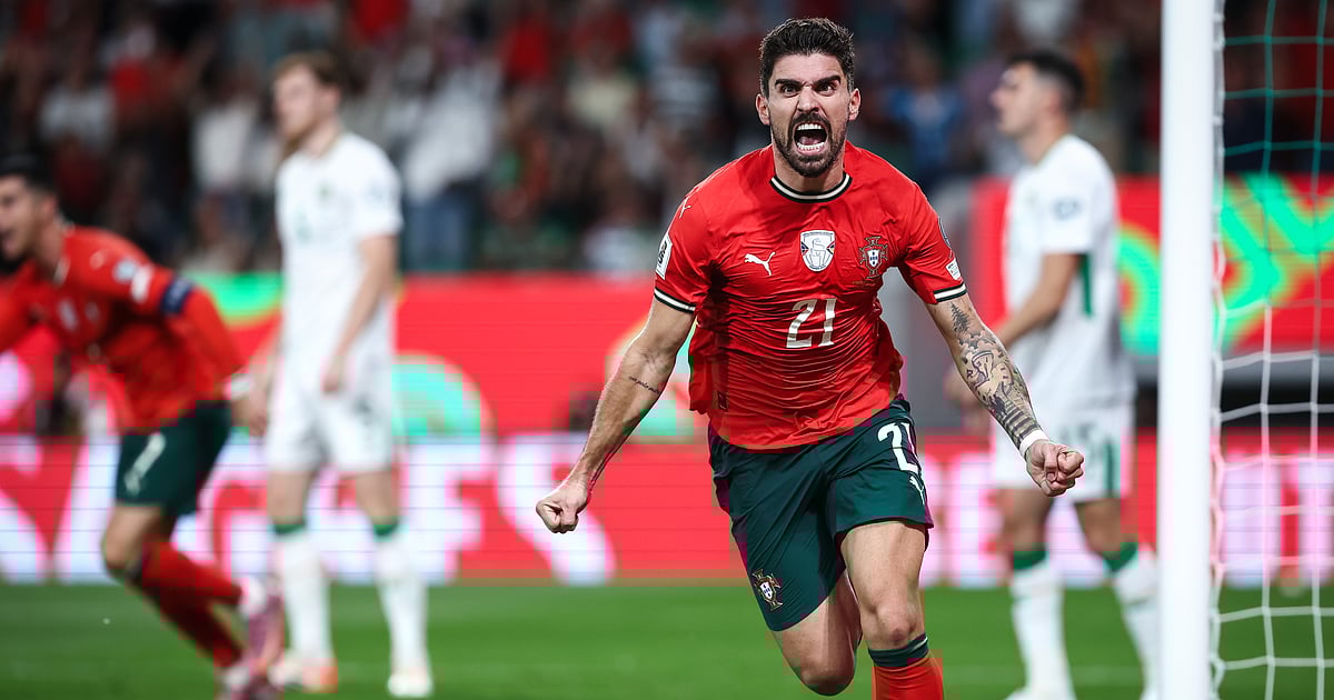 Rúben Neves marca ao cair do pano e põe Portugal com um pé no Mundial 2026 (veja o golo)