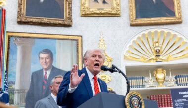 'Shutdown'. Trump ordena que "todos os fundos disponíveis" sejam usados para que os militares recebam salário