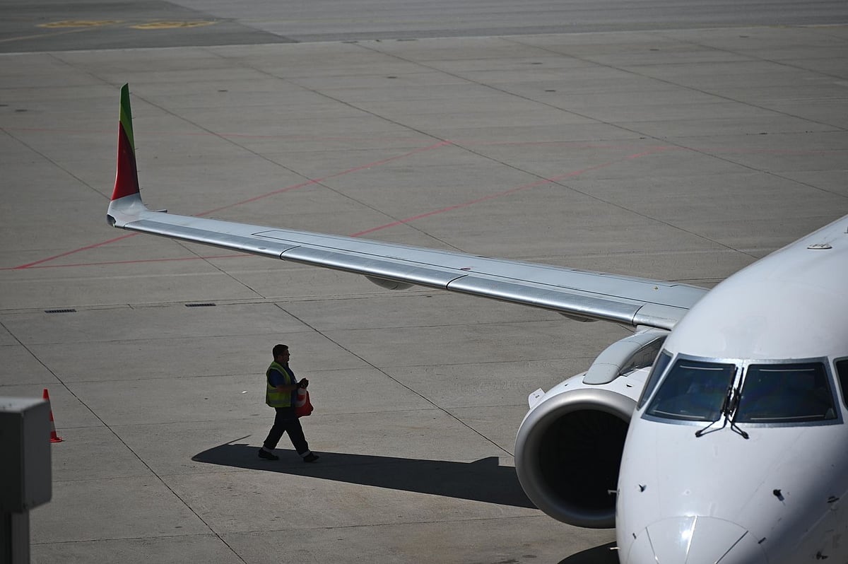 A um passo de perder as licenças, Menzies abre guerra a novo operador - Diário de Notícias