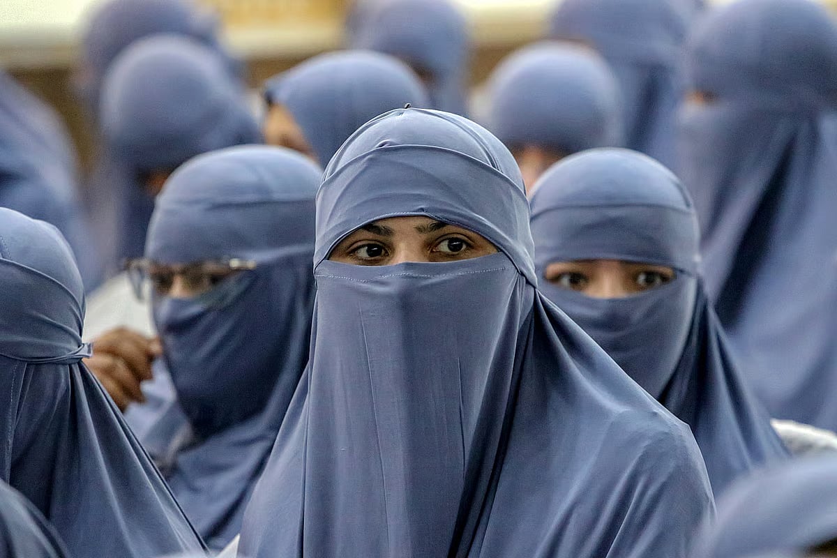 Parlamento Português Aprova Medida em Espaços Públicos