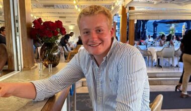 Filho de antiga estrela do futebol inglês morre num acidente de trator aos 21 anos