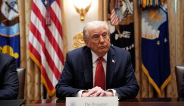 Guerra ao narcotráfico de Trump tem como alvo Maduro e irrita Petro - Diário de Notícias