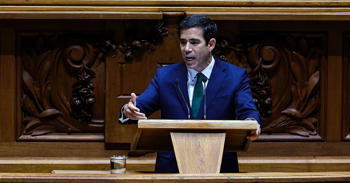 Novo regime de retorno de imigrantes será levado ao Parlamento até dezembro, mas ministro rejeita remigração