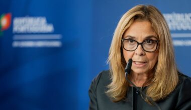 Redução de despesa na Saúde passará por compras centralizadas e novas regras para transporte de doentes e uso de medicamentos - Diário de Notícias