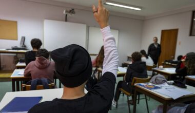 Não há vagas no concurso extraordinário para professores de Física e Química