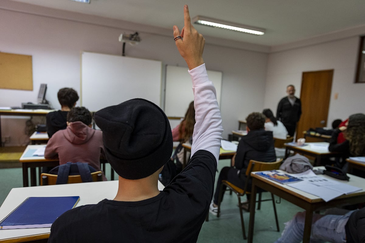 Não há vagas no concurso extraordinário para professores de Física e Química