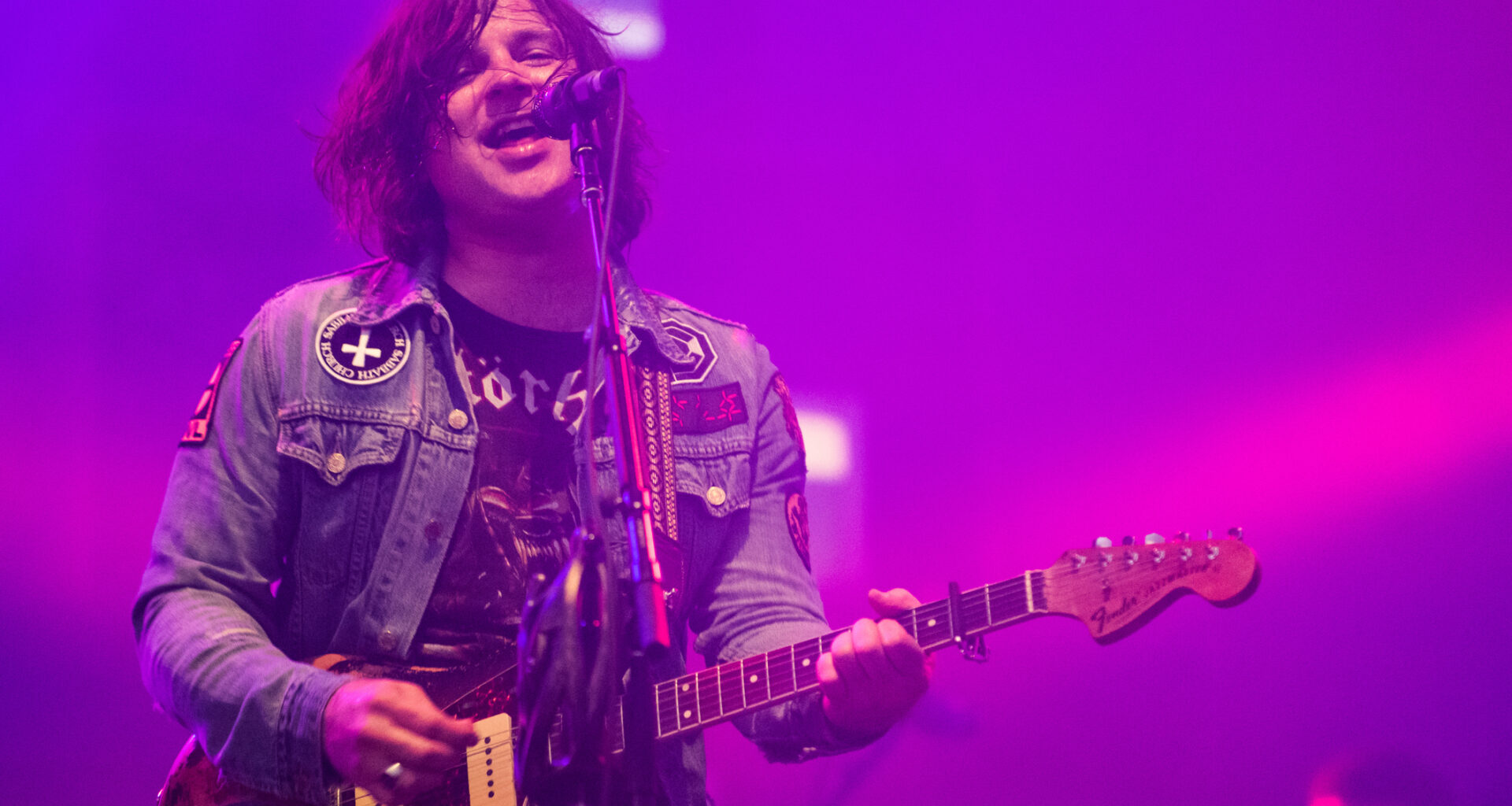 Ryan Adams abandona concertos e confessa: “São o pior povo e sabem disso”