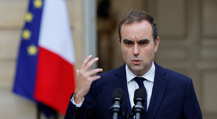 Reconduzido por Macron. Sébastien Lecornu quer nomear um governo "livre" de apetites partidários