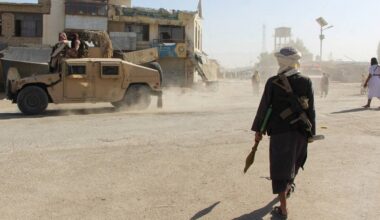 Afeganistão e Paquistão realizam negociações de paz em Doha após intensos combates