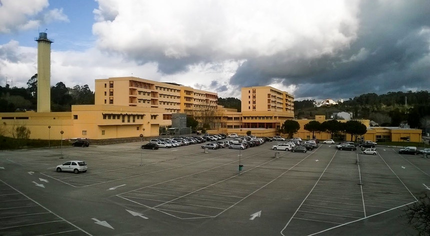 Recém-nascido abandonado à porta dos Bombeiros Sapadores de Leiria