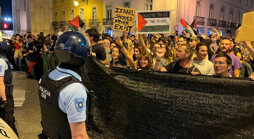 Manifestantes aproveitam debate de candidatos a Lisboa para apoiar flotilha