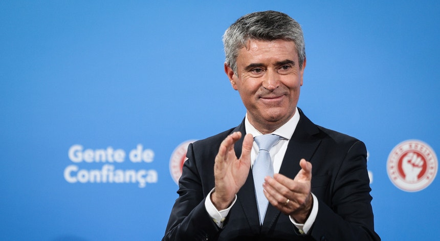 Carneiro anuncia proposta de apoio socialista a Seguro nas Presidenciais