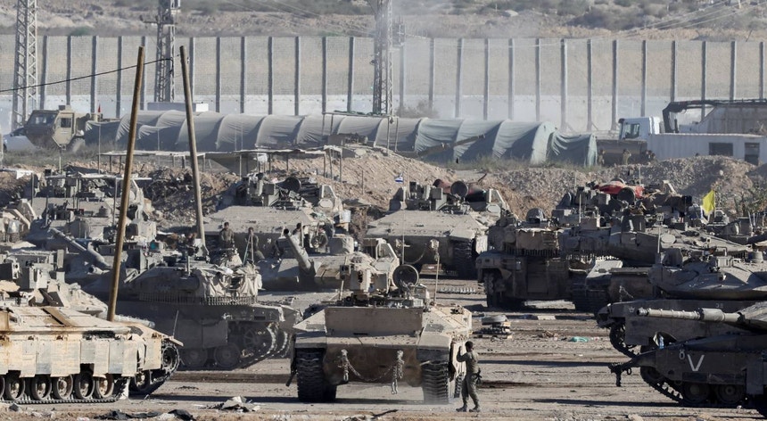 Plano de cessar-fogo aprovado. Israel começa a retirar máquina de guerra da Faixa de Gaza