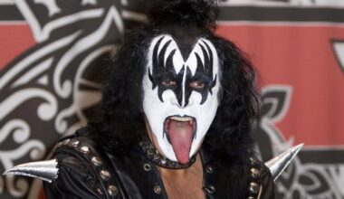 Gene Simmons, ex-vocalista do Kiss, sofre acidente de carro