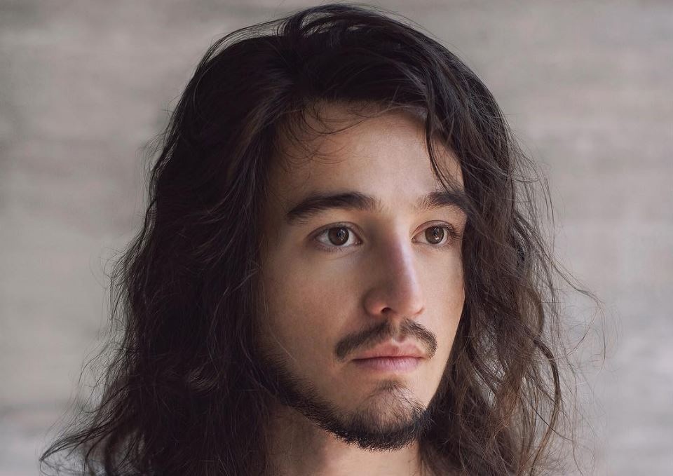 Tiago Iorc é internado às pressas após "dor desconcertante"