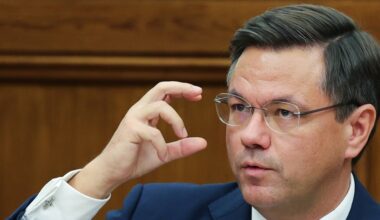 "Poupança em dirigentes". Ministro da Reforma do Estado afasta despedimentos e corte de salários