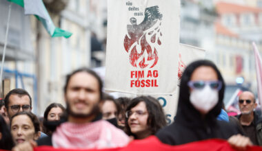 Estudantes marcham em Lisboa pelo fim dos combustíveis fósseis e lançam ultimato ao Governo