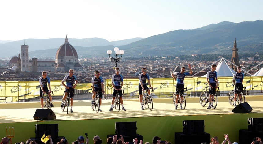 Equipa de ciclismo Israel Premier-Tech muda de nome e deixa "identidade israelita"