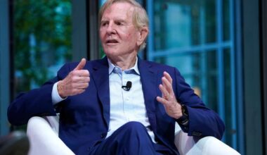 Ex-CEO da Apple diz que a dona do iPhone tem seu "primeiro concorrente real" em décadas | Empresas
