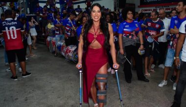 Lesionada, rainha de bateria Gracyanne vai de muletas a ensaio da União da Ilha - Globo
