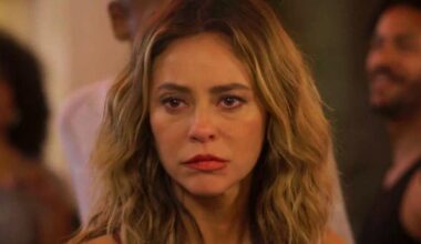 antes de ser presa, Heleninha surge bêbada em boate