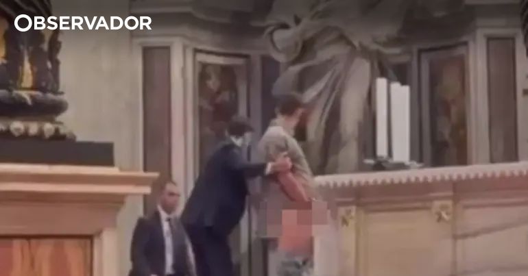 Homem urina no altar central da Basílica de São Pedro – Observador