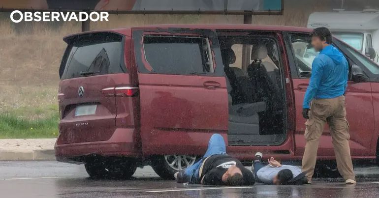 Costa da Caparica. GNR dispara para travar carrinha em fuga – Observador