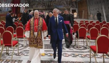 Carlos e Camila rezam com o Papa na Capela Sistina – Observador