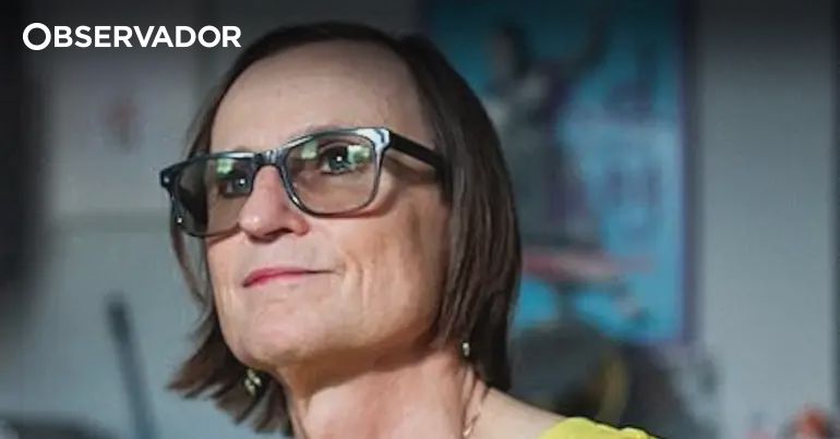 McKenzie Wark reflete sobre tempos paralelos em "Raving" – Observador