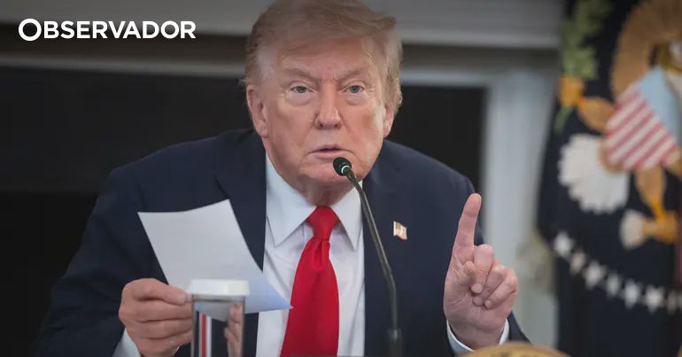Trump publicou acidentalmente mensagem para Pam Bondi – Observador