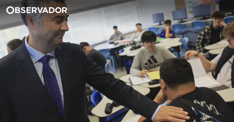 Há 11 escolas internacionais "em processo de avaliação" – Observador