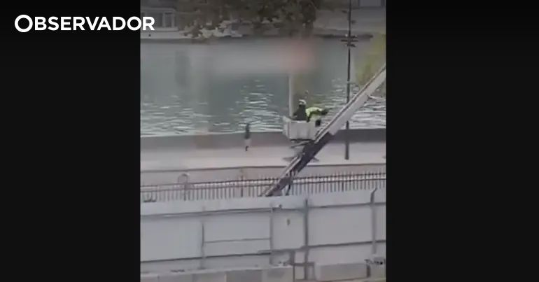 Vídeo de 30 segundos mostra fuga de ladrões do Louvre – Observador