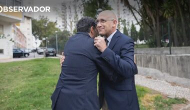 Uma fasquia e um conselho no regresso de Passos à campanha – Observador