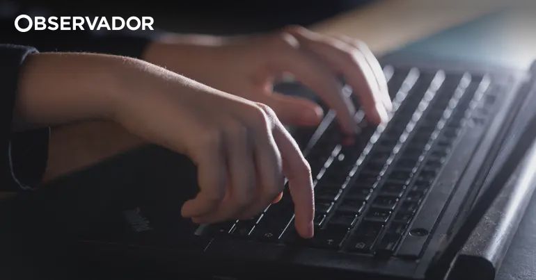 Como é interagir com a versão base do modelo Amália? – Observador