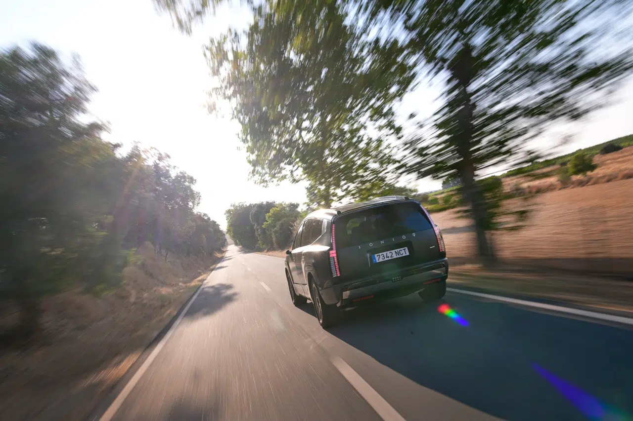 Hyundai IONIQ 9 na estrada, traseira