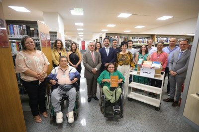 TJDFT realiza doação de 795 livros à Associação Beneficente Luz do Dia — Tribunal de Justiça do Distrito Federal e dos Territórios