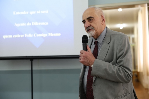 O Patrono da Feira do Livro está em Vacaria nessa sexta feira