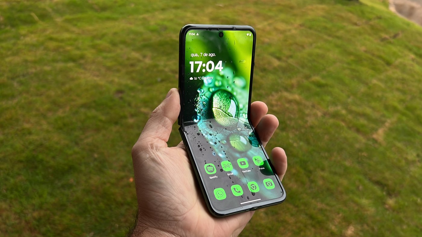 Magalu corta preço e o Motorola RAZR 50 Ultra fica baratíssimo