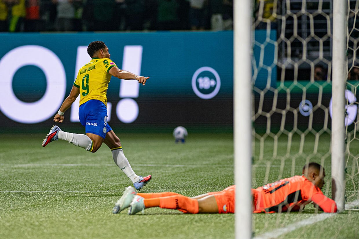 Palmeiras de Abel Ferreira goleia Bragantino e segue na liderança do Brasileirão - zerozero.pt