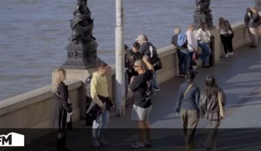 Jovem vinga-se dos turistas ingleses: fala só português em Inglaterra