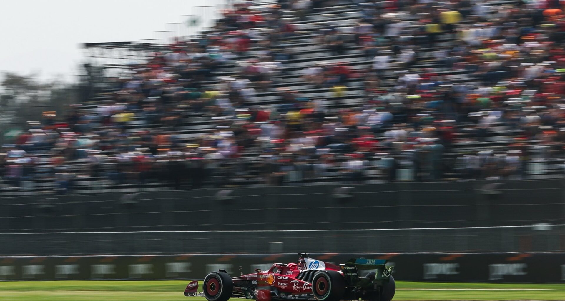 GP México F1, TL1: Charles Leclerc foi o mais rápido, Arvid Lindblad destacou-se