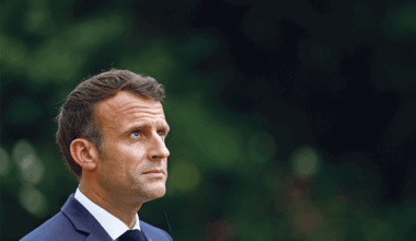 Macron recusa todos os pedidos de renúncia e enfrenta um impeachment