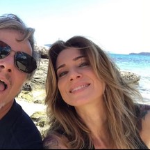 Letícia Spiller e Marcello Novaes começaram a namorar na época em que fizeram par romântico na novela "Quatro por quatro". Eles ficaram juntos por seis anos e são pais de Pedro Novaes. 'Te amamos infinito', disse Letícia em postagem no aniversário do ex