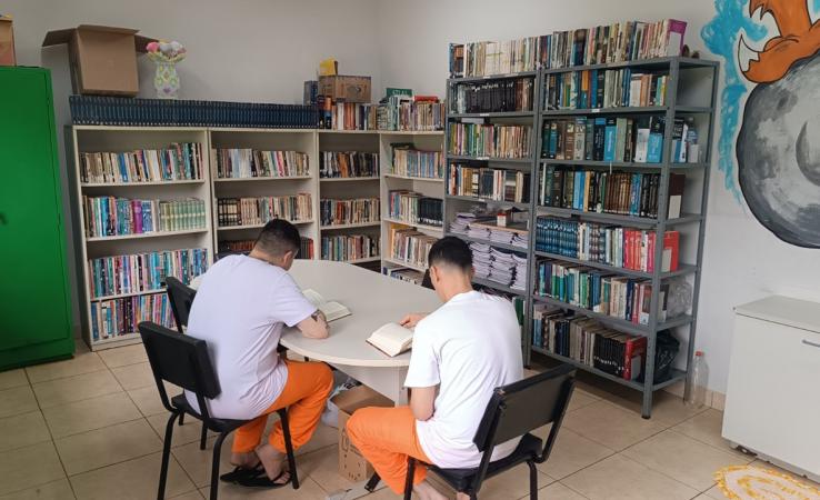 Campanha de arrecadação de livros fortalece parceria entre a Penitenciária Estadual de Campo Mourão e a Justiça Federal